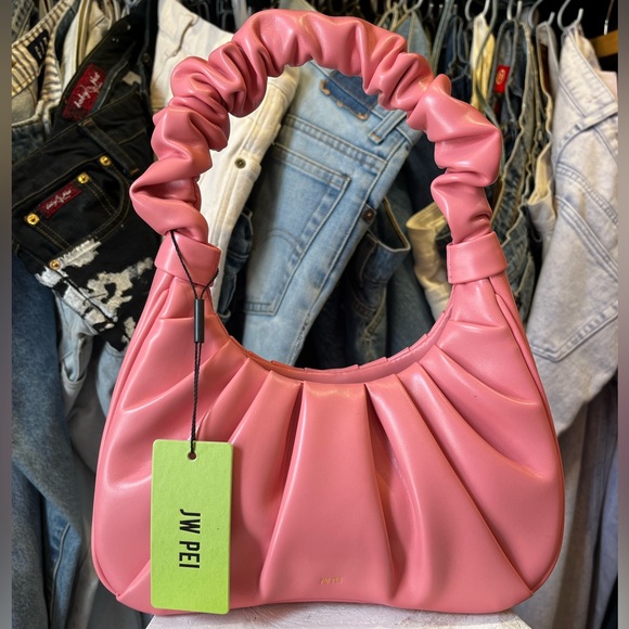JW Pei Gabbi
Vegan Leather
Scrunchie Shoulder
Bag - coral - Picture 3 of 4